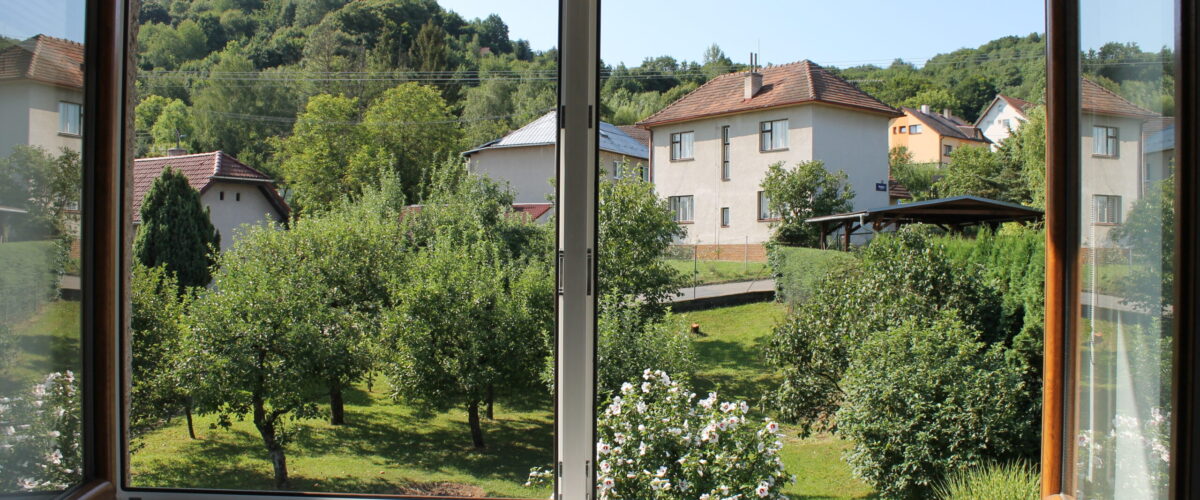 Výhled do zahrady